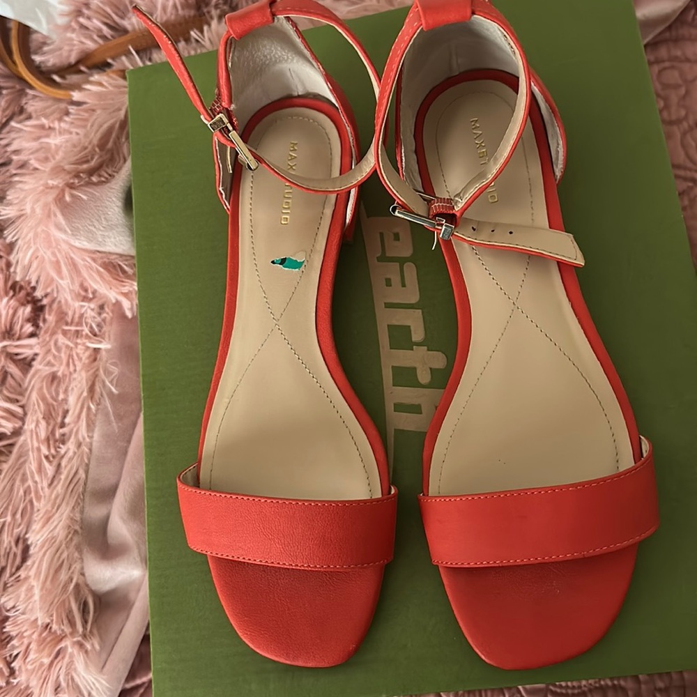Max studio red sandals size 8